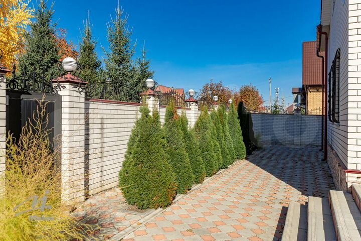 Дом 378,6 м² на участке 10,3 сот.