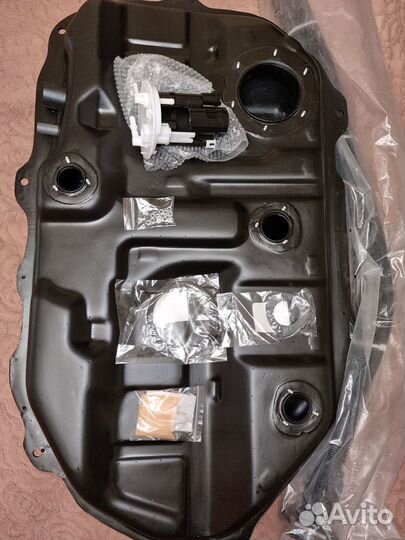 Новый пластиковый бак на Митцубиси Lancer 9