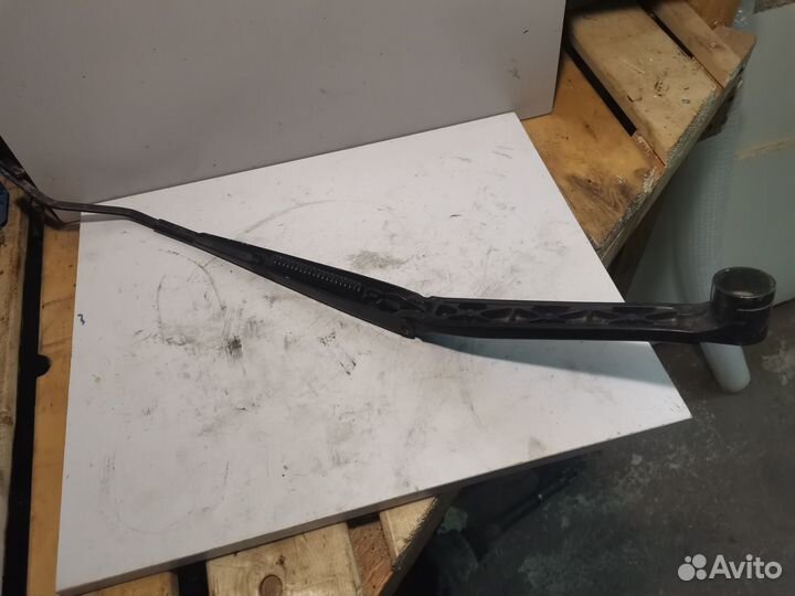 Поводок дворников левый Митсубиси ланцер10