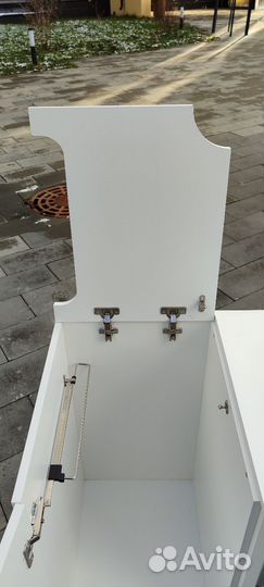 Тумба для уборочного инвентаря