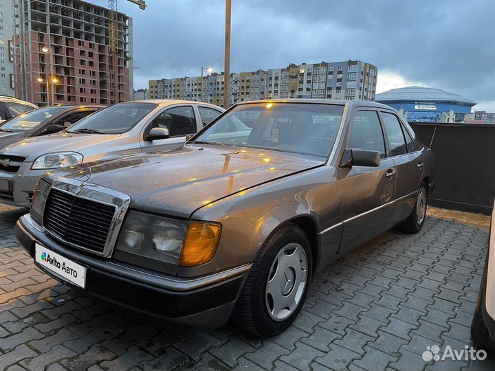 Mercedes-Benz W124 2.6 AT, 1988, 350 000 км