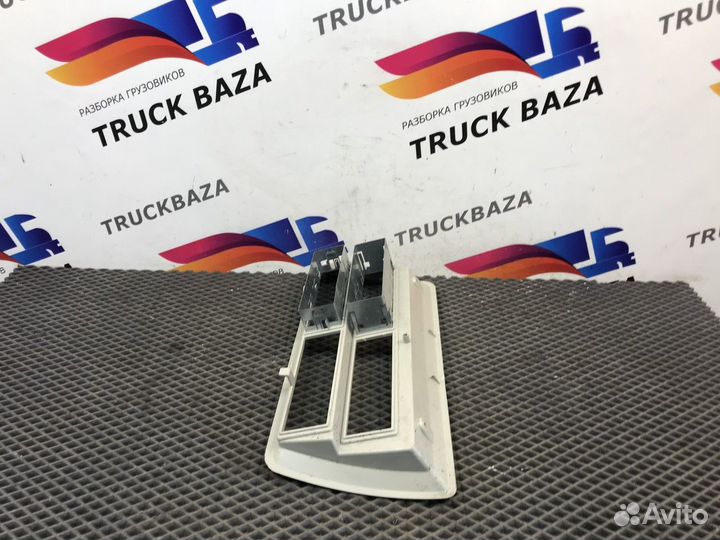 504169397 Накладка торпедо Iveco Stralis