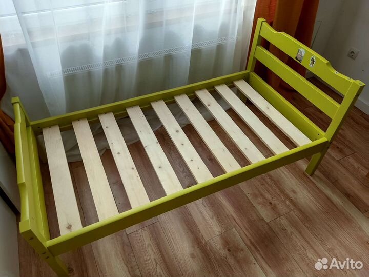 Детская кровать из массива