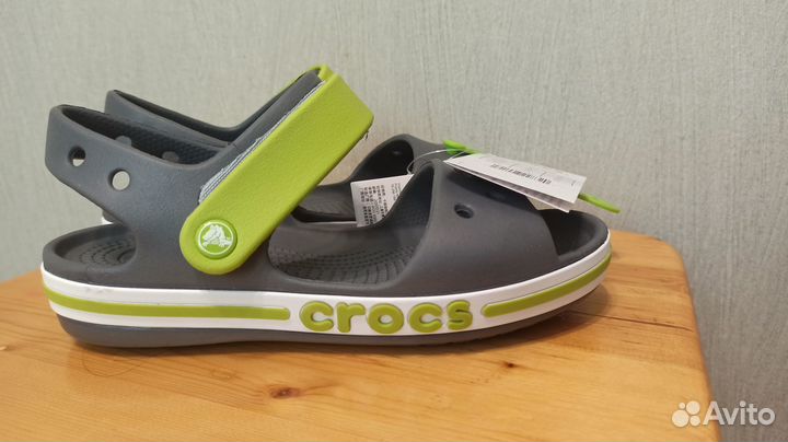 Сандалии crocs J2 новые