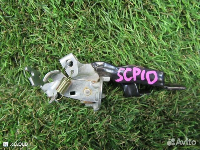 Ручка открывания бензобака на toyota vitz SCP10 1N