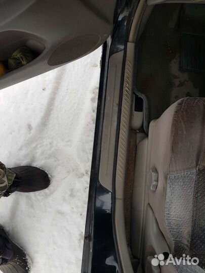 Пластик уплотнитель проема дверей Mazda Premacy