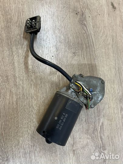 Моторчик стеклоочистителя Mercedes W123