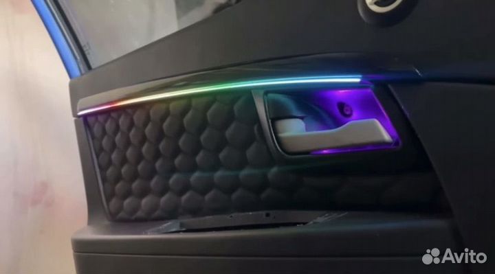 Неоновая лента на двери, звездное небо, перетяжка