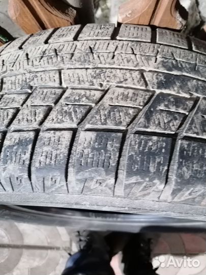 Yokohama Ice Guard IG60 215/60 R16