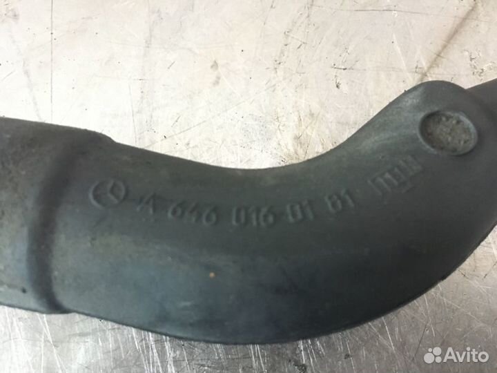 Патрубок (трубопровод, шланг) Mercedes C-Class