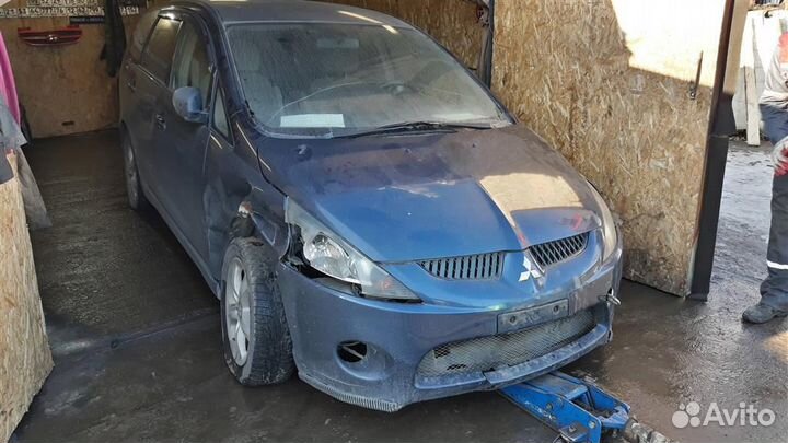 Автомобиль на запчасти Митсубиши Грандис