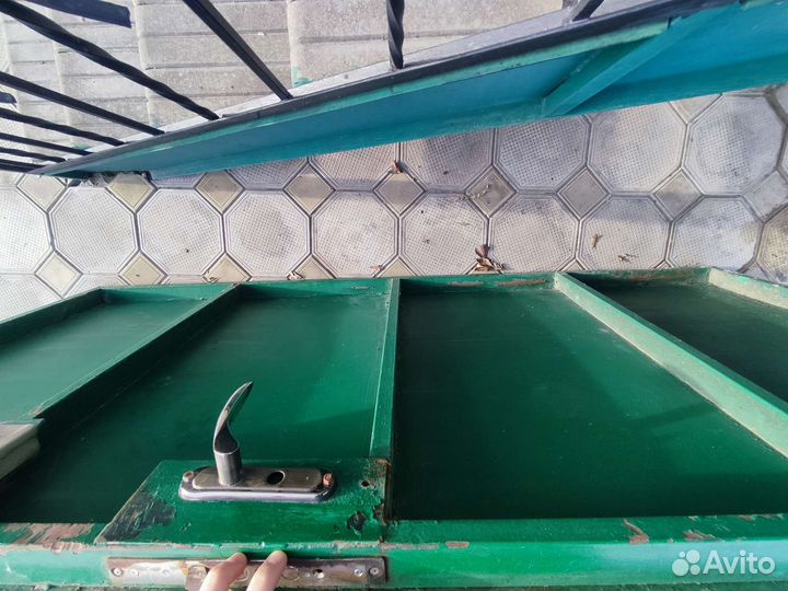 Железная дверь с замком уличная