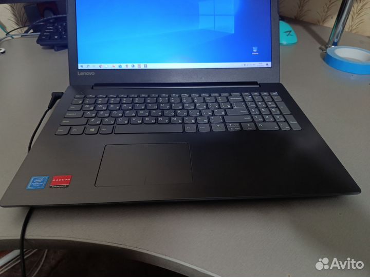 Lenovo: 15.6, intel Quad N4200, R7m445 8gb ssd+hdd