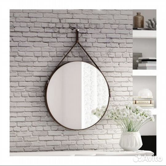 Интерьерное зеркало на кожаном ремне 