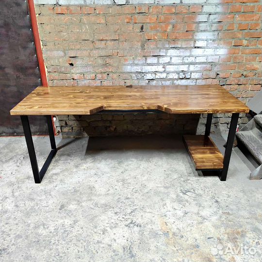 Компьютерный стол с вырезом, массив сосны