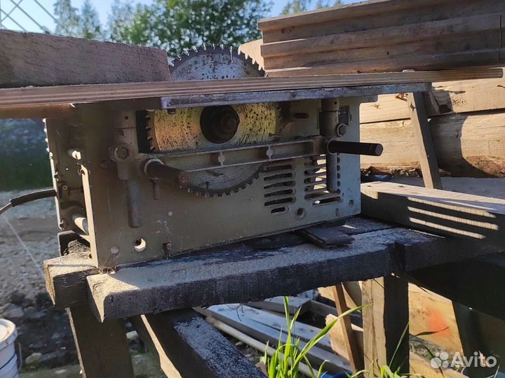 Деревообрабатывающий станок