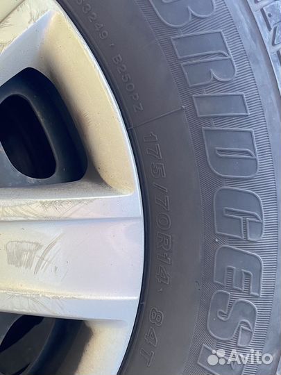 Bridgestone B250 175/70 R14 84T