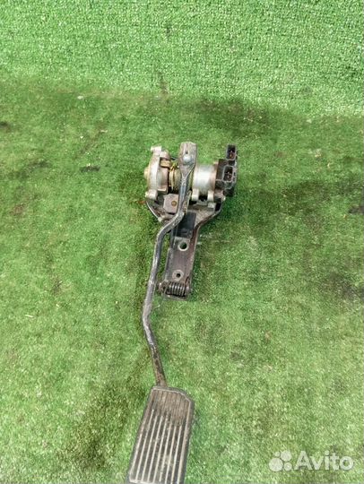 Педаль газа Nissan Primera