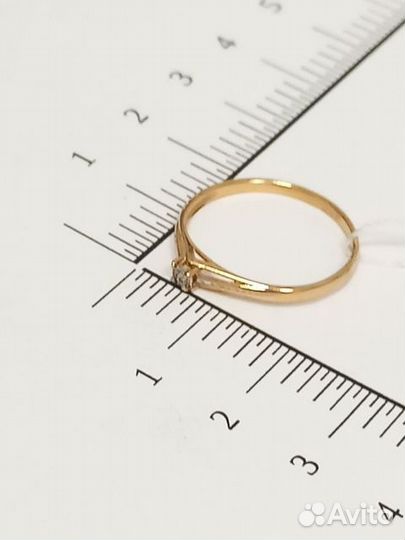 Золотое кольцо с бриллиантом 17,5р