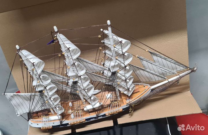 Модель парусника из дерева