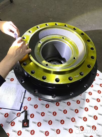 Бортовой редуктор CAT 330CL