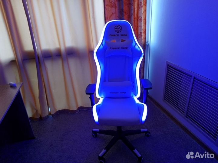 Игровое кресло белый и подсветка до 125 кг