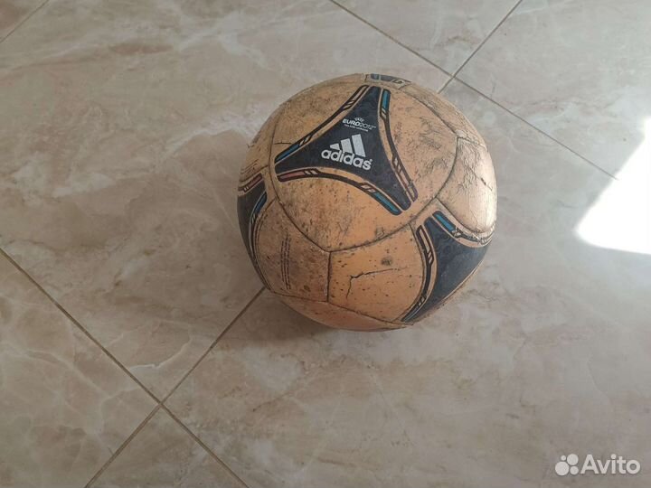 Футбольный мяч adidas euro2012