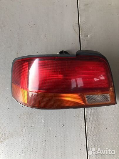 Toyota vista sv40 задний левый фонарь