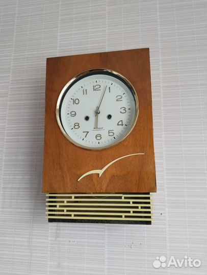 Часы настенные с боем янтарь