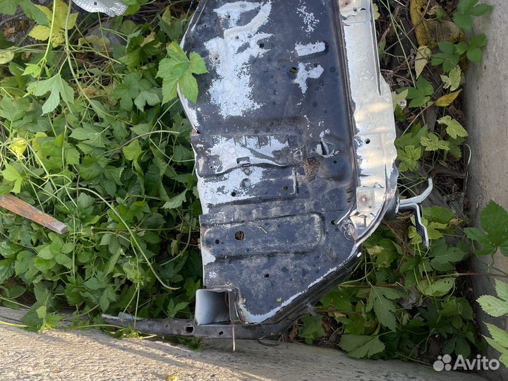 Четверть передняя toyota LC200 LX570