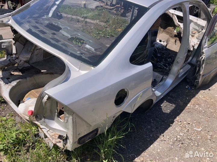 Крыло заднее правое Ford Focus 2