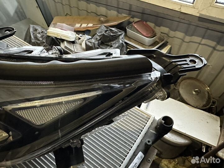 Фара передняя левая на Toyota RAV4 5