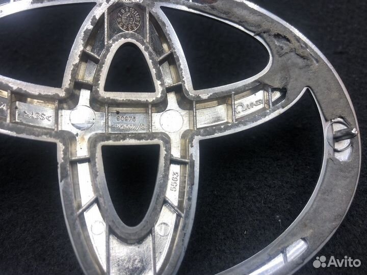 Эмблема Toyota Corolla E18 2013-2018