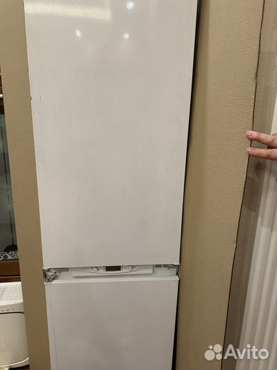 Холодильник встраемый бу Ariston