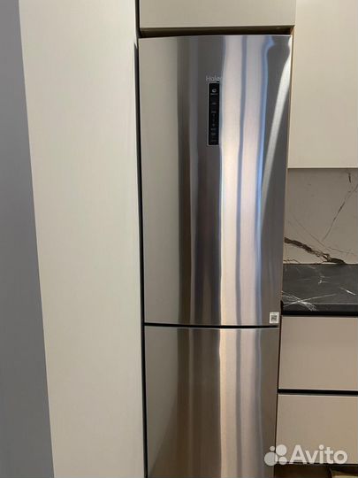 Холодильник Haier C4F640CXU1