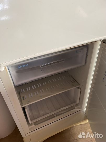 Холодильник бу indesit