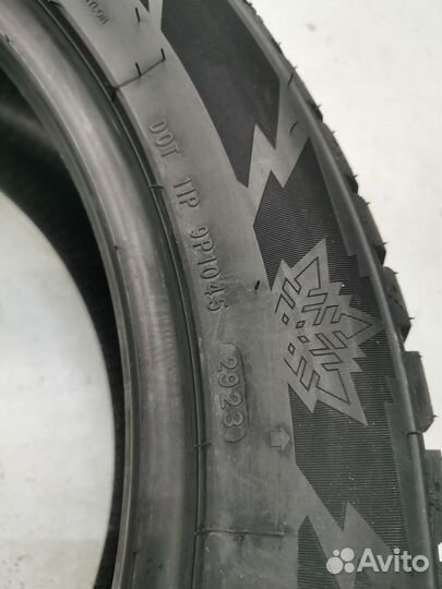 Royal Black Royal Stud II 245/50 R20