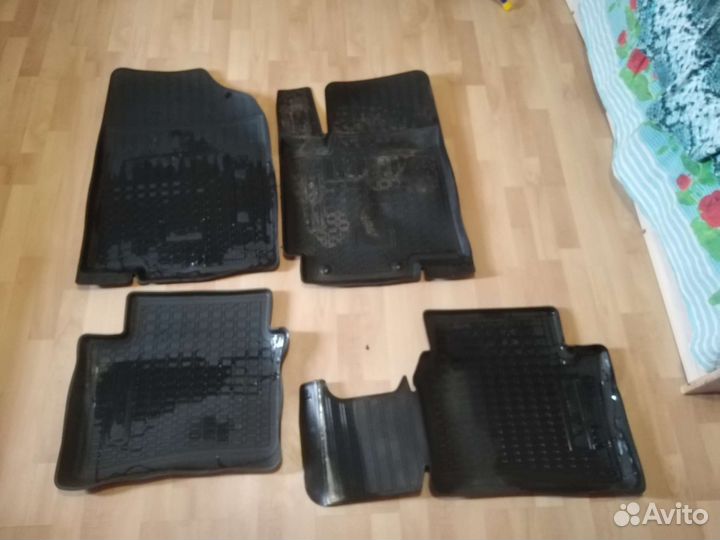 Автомобильные коврики резиновые