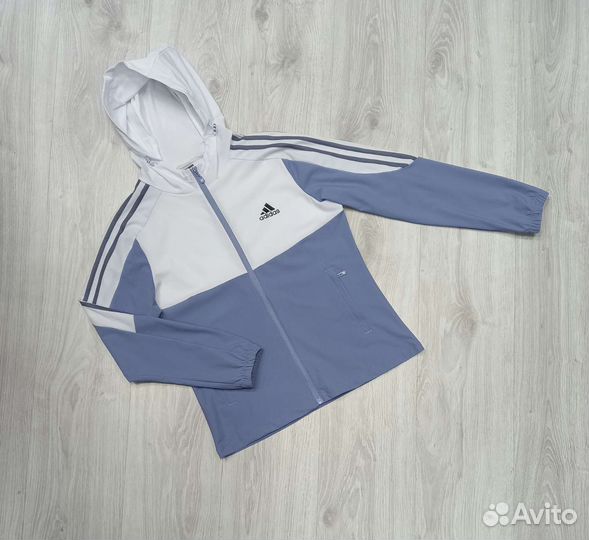 Женские спортивные костюмы