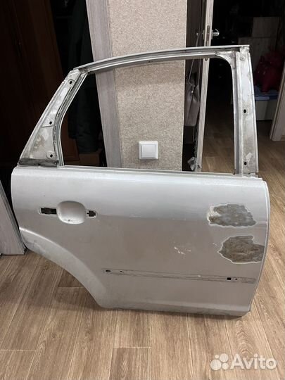 Дверь на ford focus 2 седан (серебро)