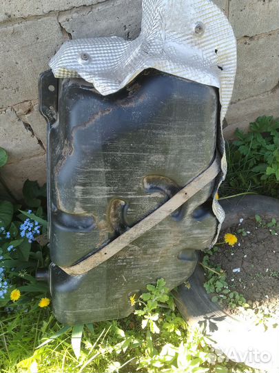 Бензобак для митсубиси кольт Z30, MR978279