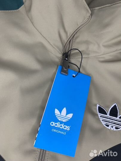 Спортивный костюм adidas