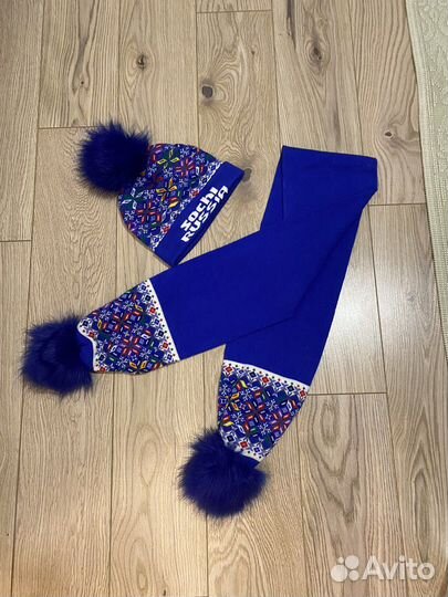 Шапка +шарф с помпошкаии из натурального меха