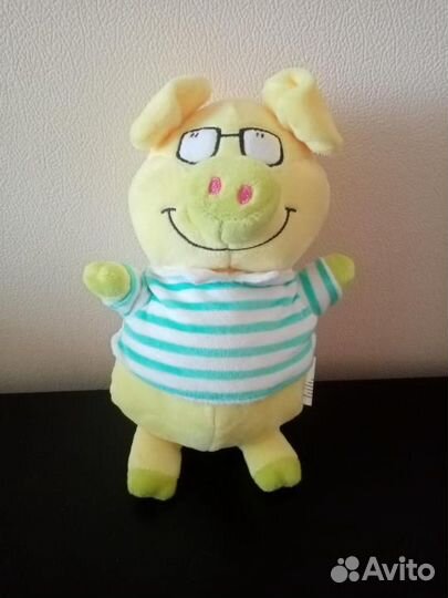 Плюшевая свинка в одежде