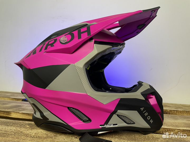 Кроссовый шлем Airoh Twist 3 Pink