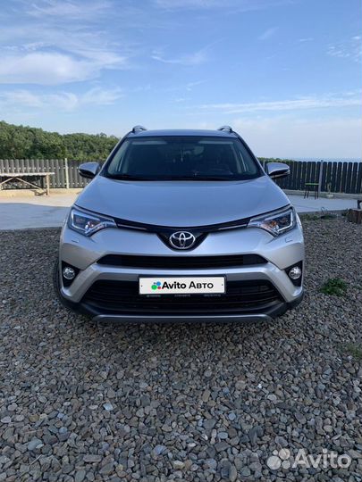 Toyota RAV4 2.2 AT, 2018, 72 000 км