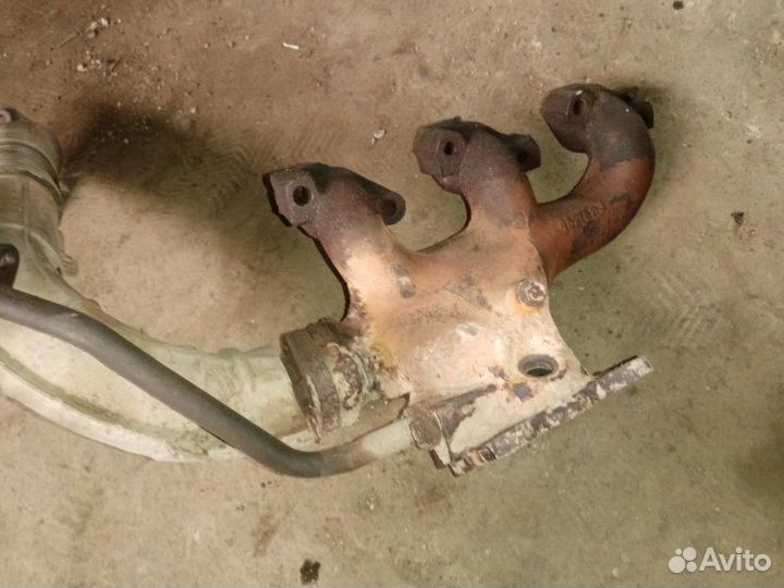 Коллектор выпускной Dodge Caravan grand 3.3 1997