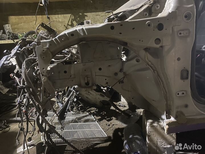 Четверть передняя левая renault fluence