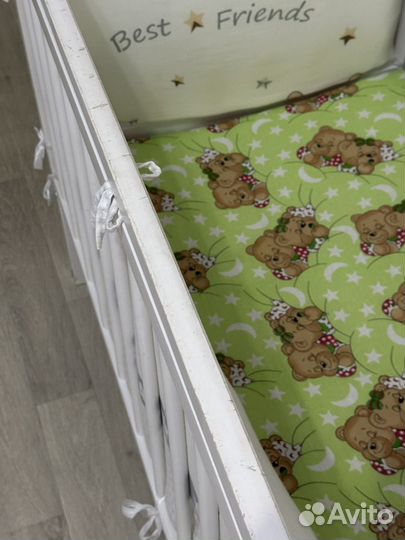 Детская кроватка с маятником