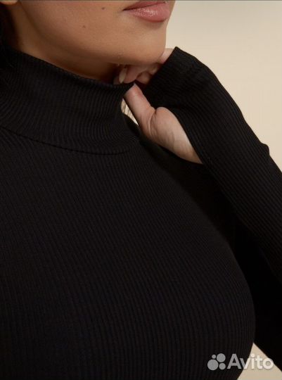 Платье в рубчик черное